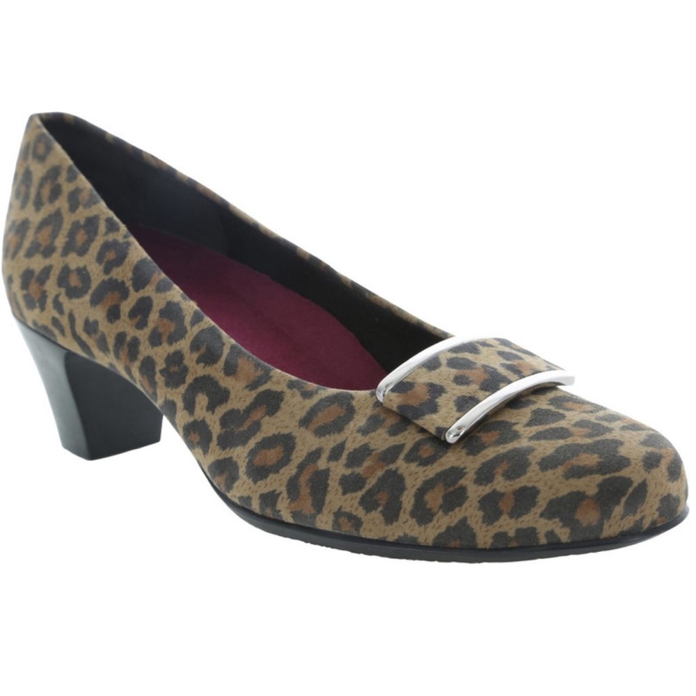 Munro American "Mara" Brown Leopard Print Suede Slip On Pumps/Heels